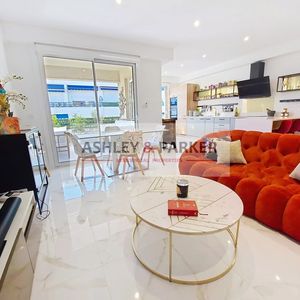 Property in Carre d'Or