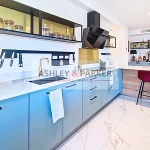 Property in Carre d'Or