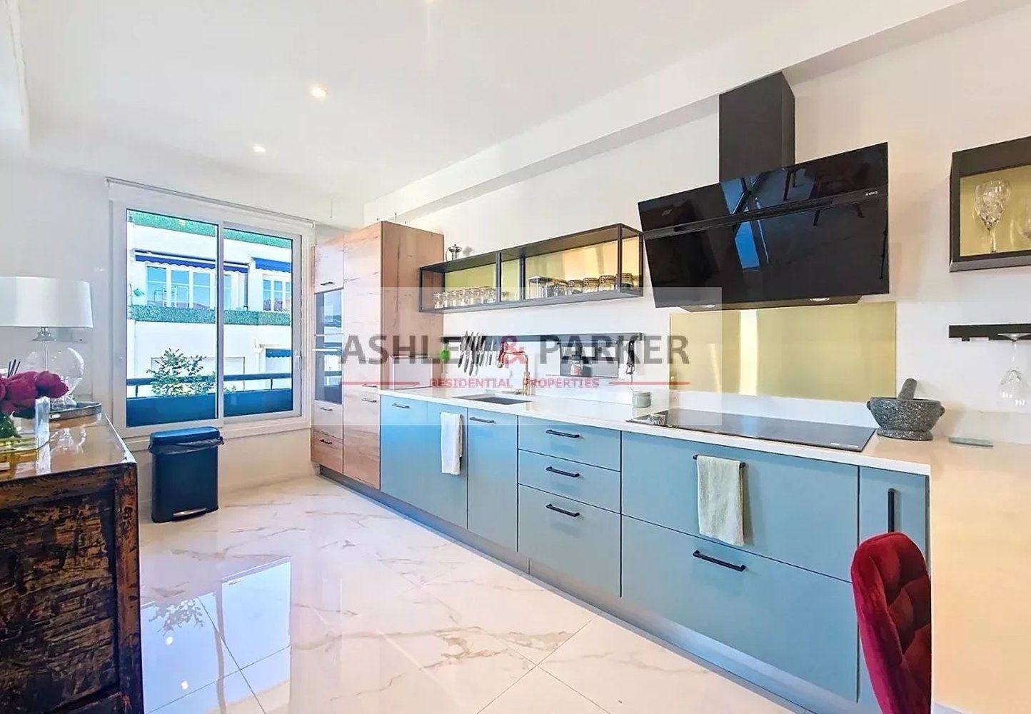 Property photo in Carre d'Or