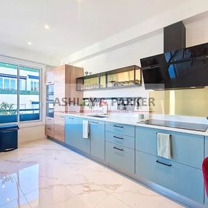 Property in Carre d'Or