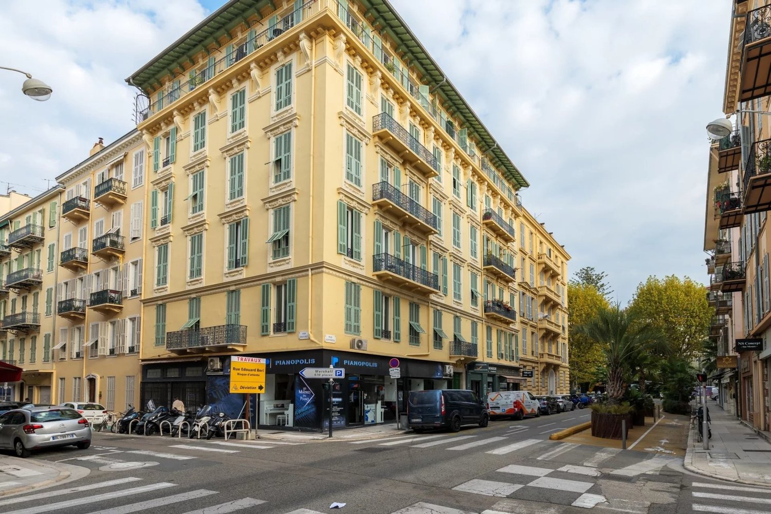 Property photo in Carre d'Argent