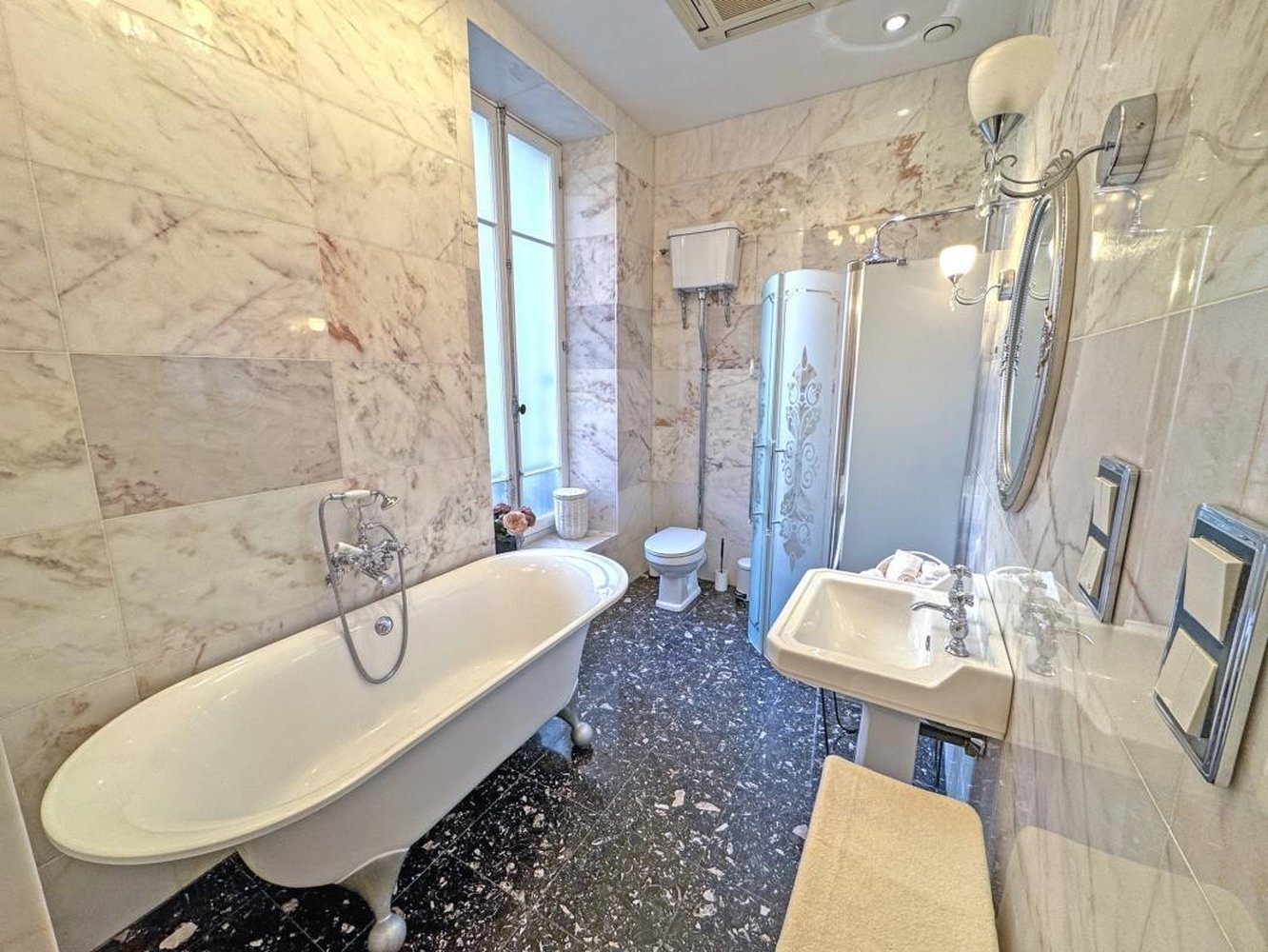 Property photo in Carre d'Argent