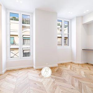 Property in Carre d'Or