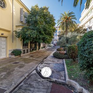 Property in Carre d'Or