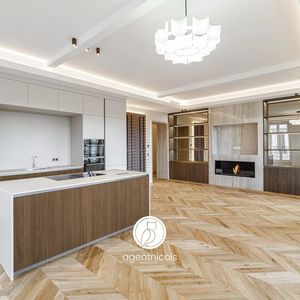 Property in Carre d'Or