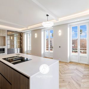 Property in Carre d'Or