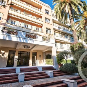 Property in Carre d'Or