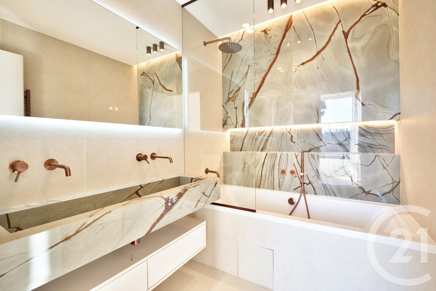 Property photo in Carre d'Or