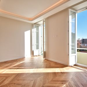 Property in Carre d'Or