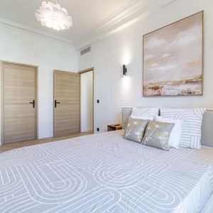 Property in Carre d'Or