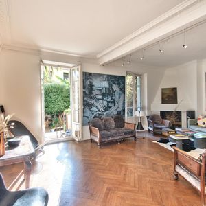 Property in Carre d'Or