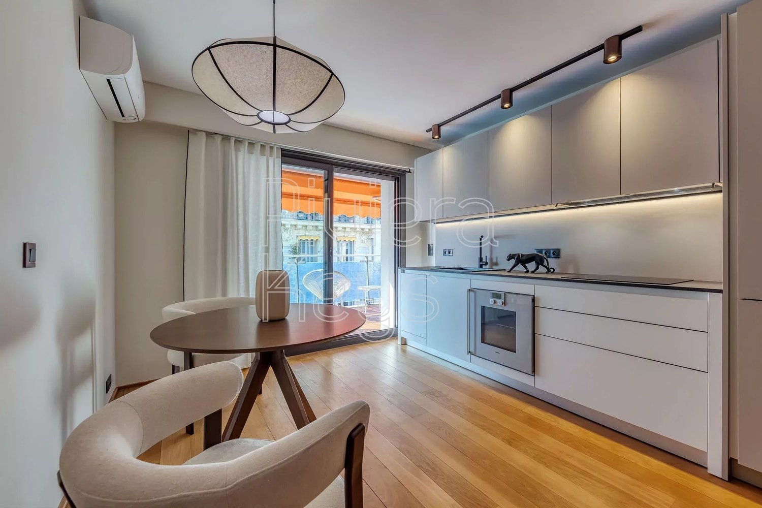 Property photo in Carre d'Or