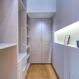 Property in Carre d'Or