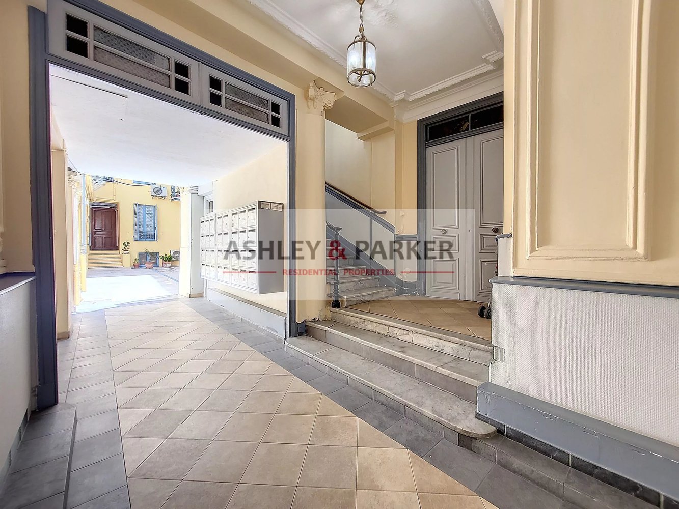 Property photo in Carre d'Or