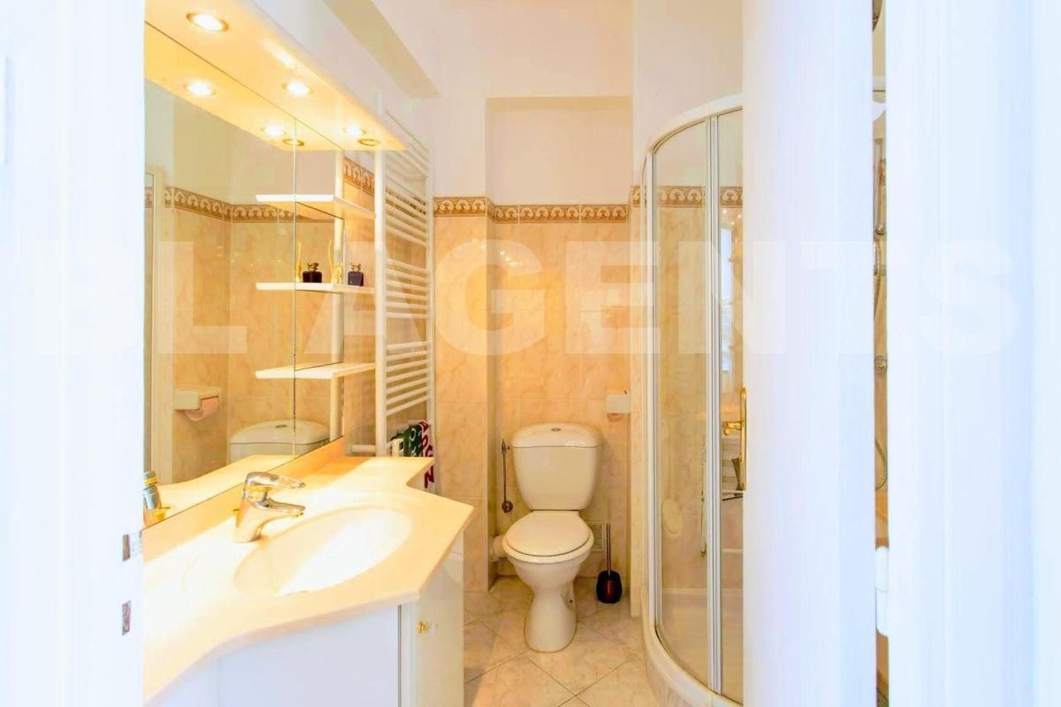 Property photo in Carre d'Or