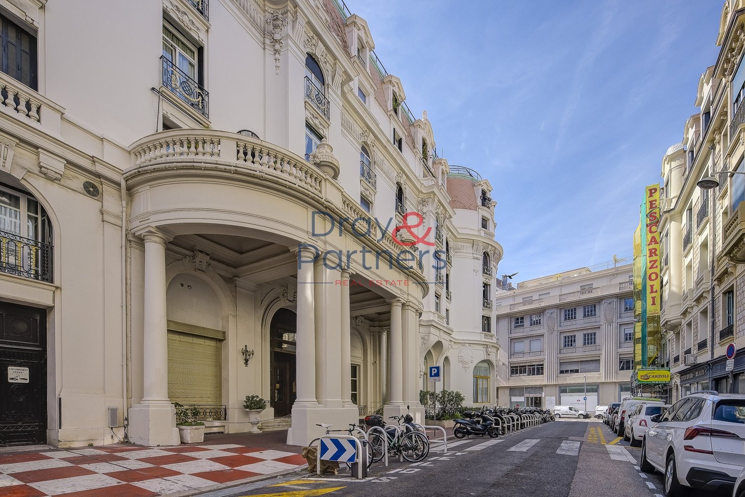 Property photo in Carre d'Or