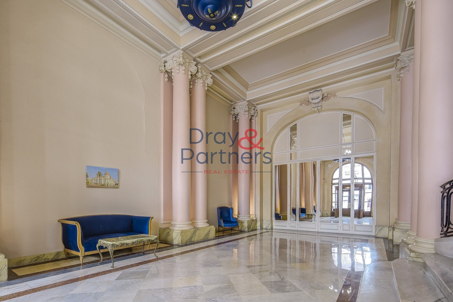 Property photo in Carre d'Or