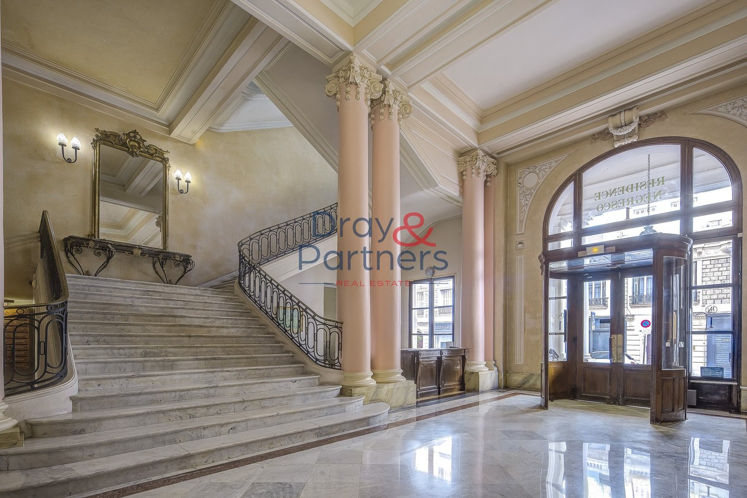 Property photo in Carre d'Or