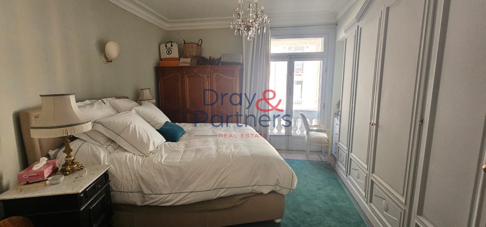 Property photo in Carre d'Or