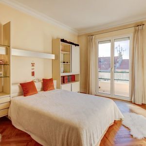 Property in Carre d'Or