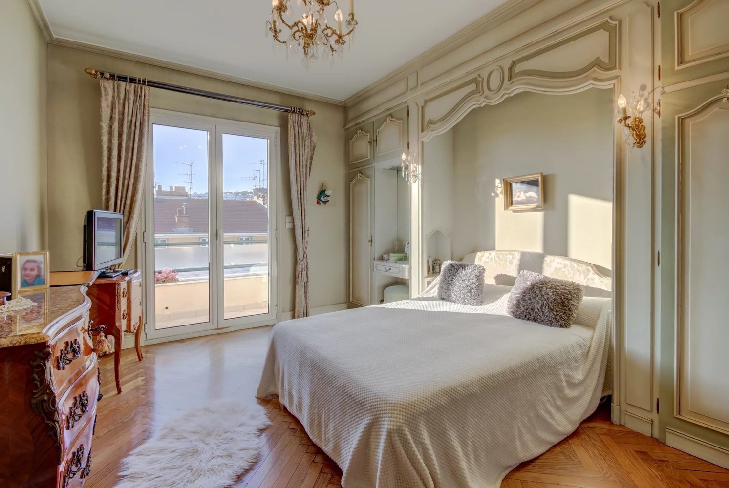 Property photo in Carre d'Or