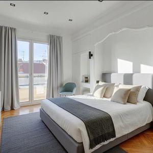 Property in Carre d'Or