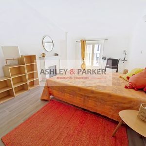 Property in Carre d'Or