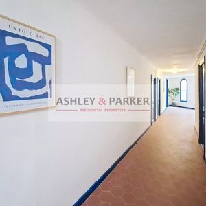 Property in Carre d'Or