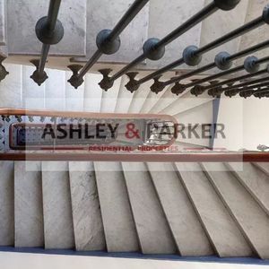 Property in Carre d'Or