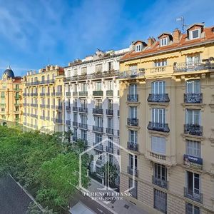 Property in Carre d'Or