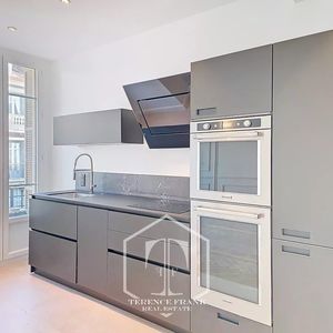 Property in Carre d'Or