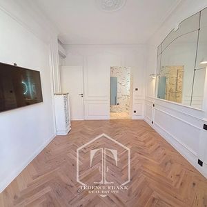 Property in Carre d'Or