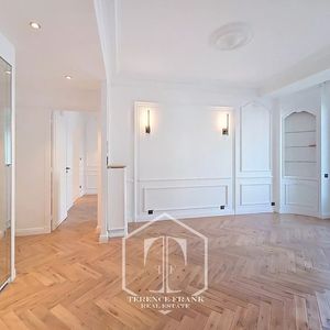 Property in Carre d'Or