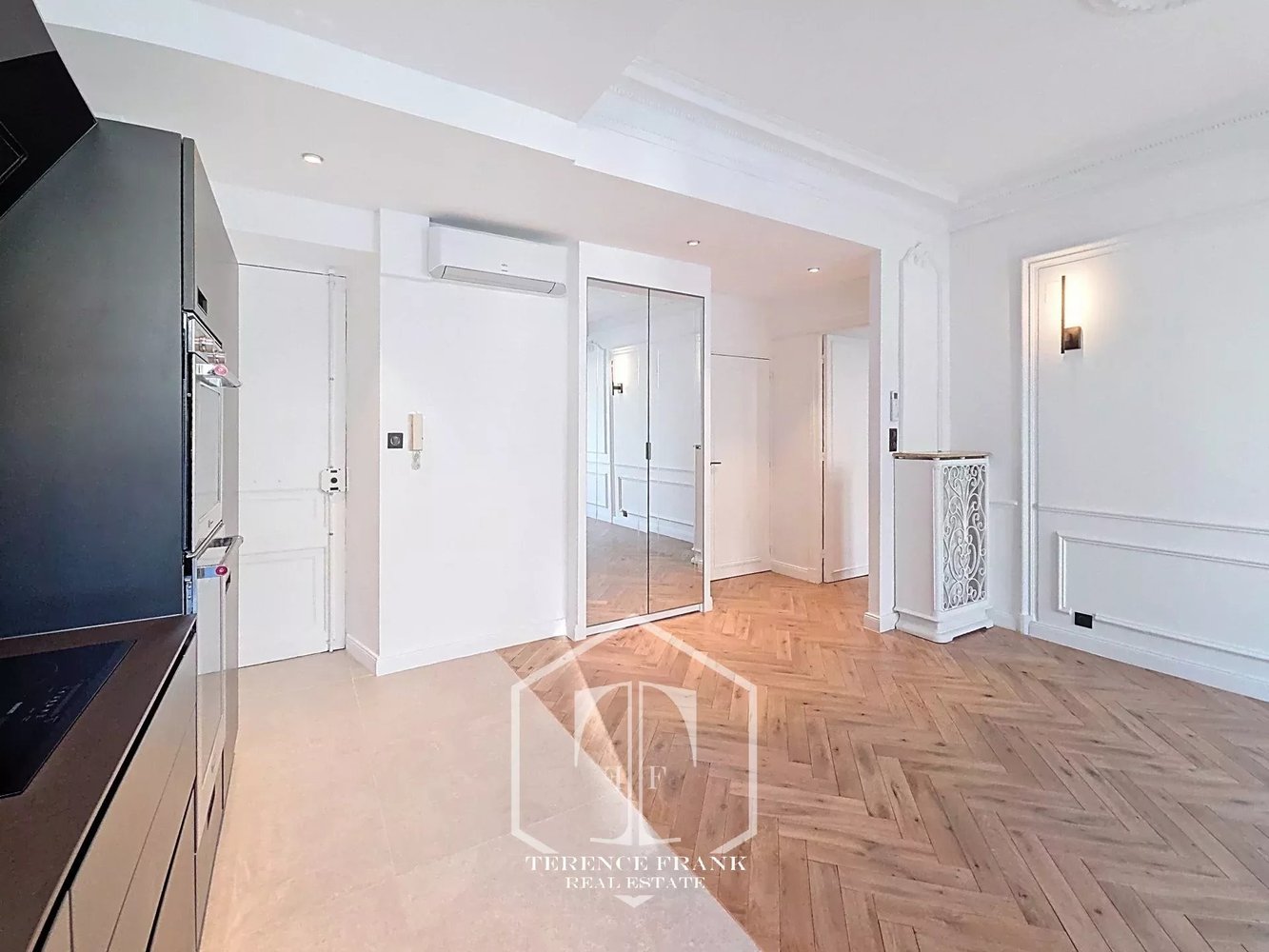 Property photo in Carre d'Or