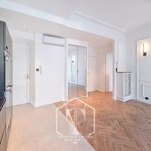 Property in Carre d'Or