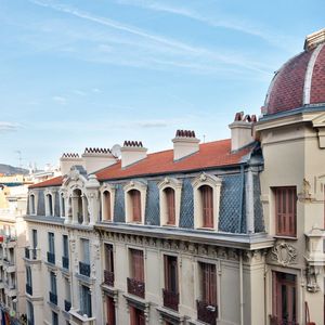 Property in Carre d'Or