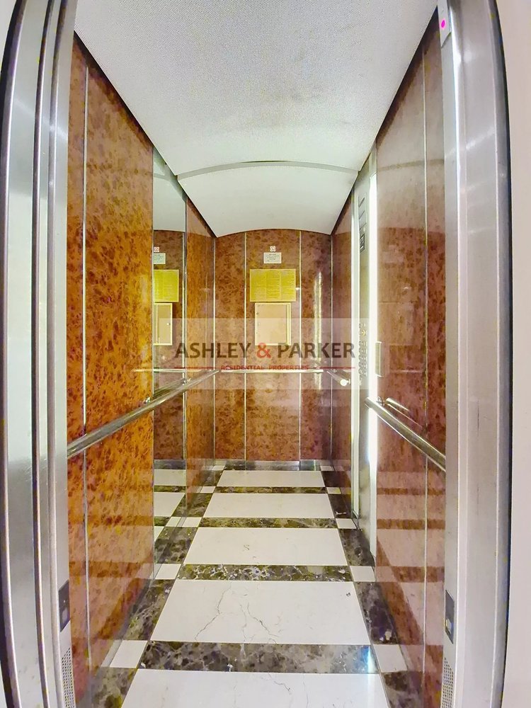 Property photo in Carre d'Or