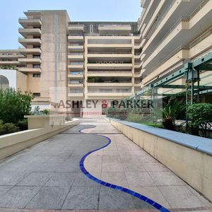 Property in Carre d'Or