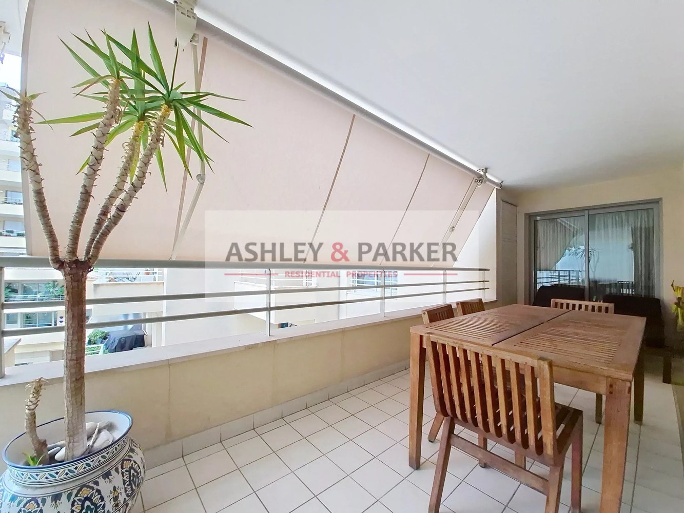 Property photo in Carre d'Or