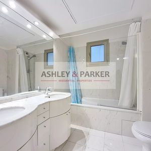 Property in Carre d'Or