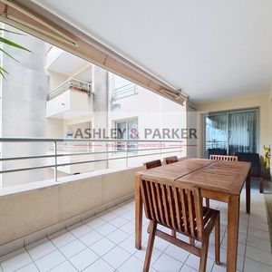 Property in Carre d'Or