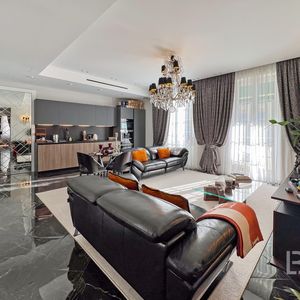 Property in Carre d'Or