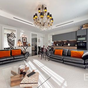 Property in Carre d'Or