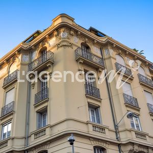 Property in Carre d'Or