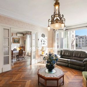 Property in Carre d'Or