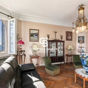 Property in Carre d'Or