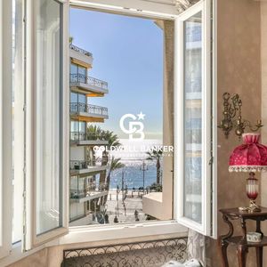 Property in Carre d'Or