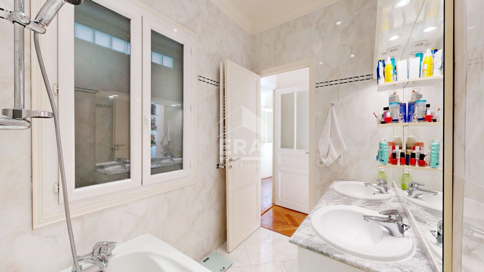 Property photo in Carre d'Or