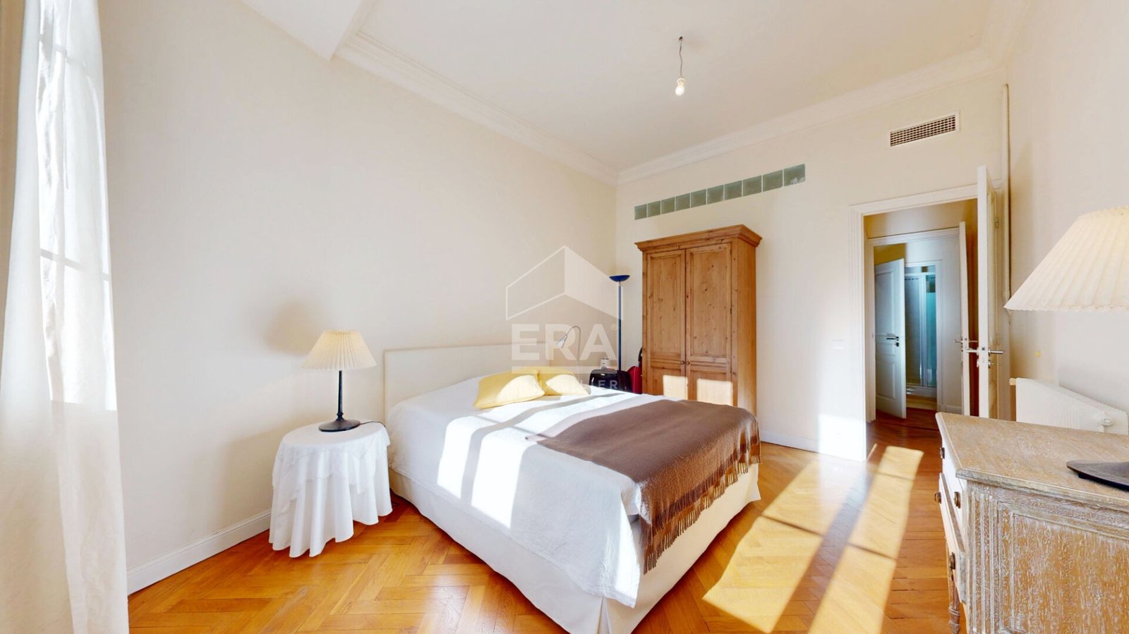 Property photo in Carre d'Or