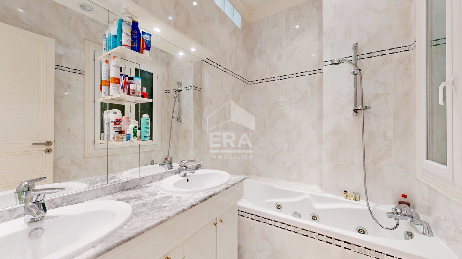 Property photo in Carre d'Or